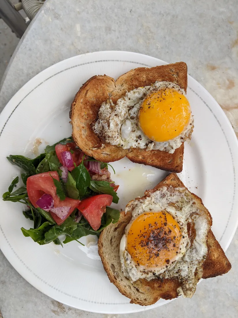 Fried eggs, toast and salad